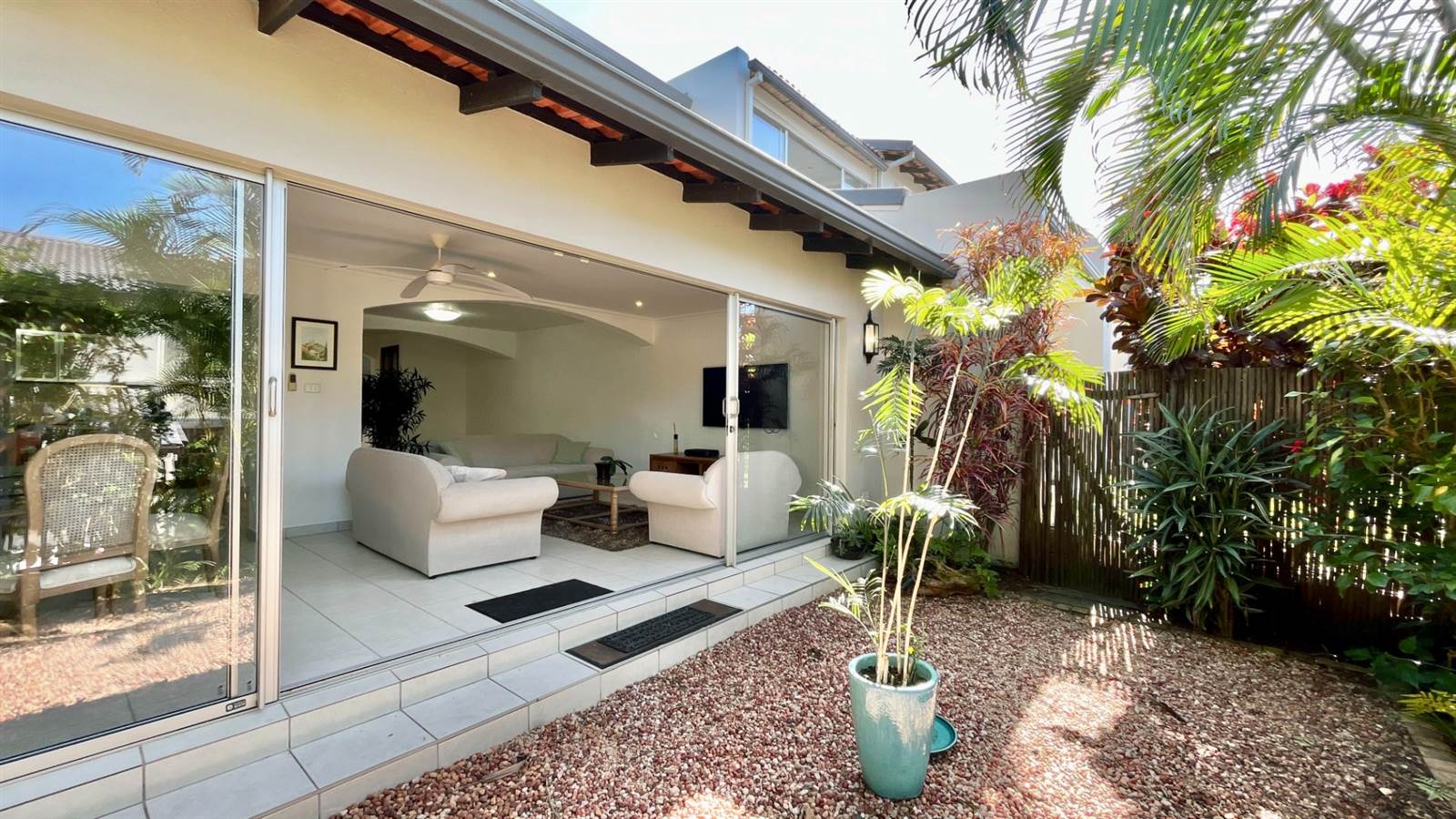 3 Bed Townhouse in Umhlanga Rocks photo number 2