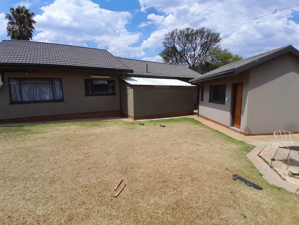 4 Bed House in Fochville photo number 19