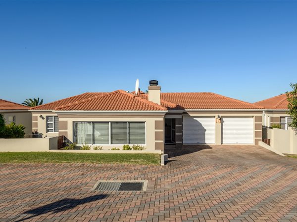 3 Bedroom Townhouse 3 Bedroom Townhouse