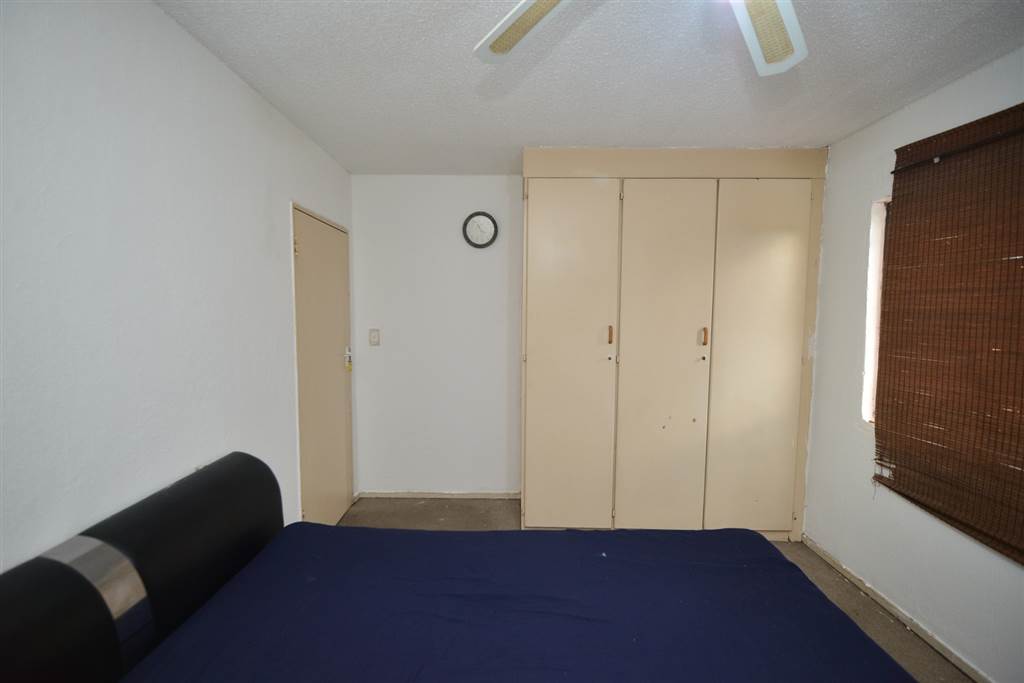 2 Bed Apartment in Weltevreden Park photo number 6