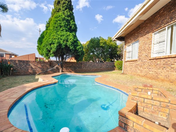 5 Bed House in Newlands