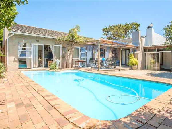 5 Bed House in Edgemead