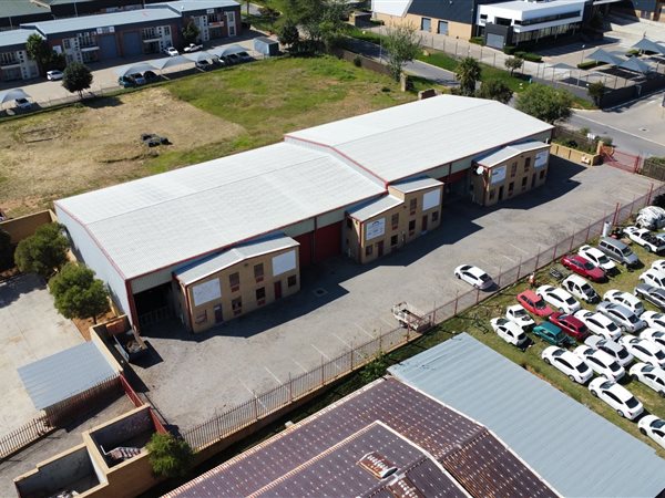 4 700  m² Industrial space