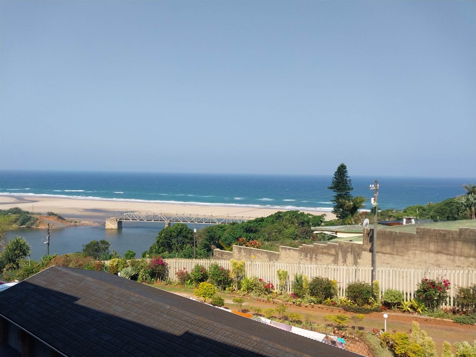 2 Bed Apartment in Illovo Beach photo number 1