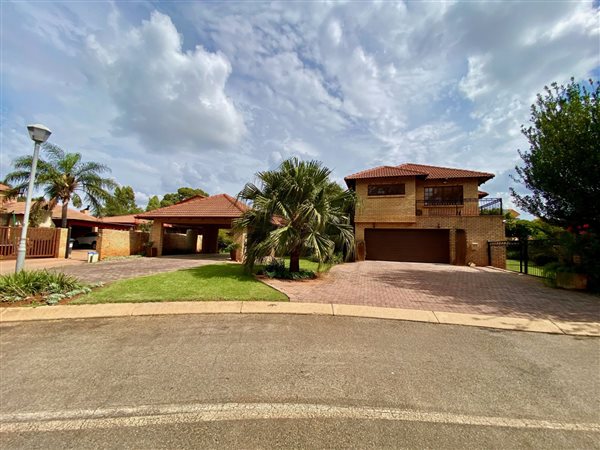 5 Bedroom House 5 Bedroom House