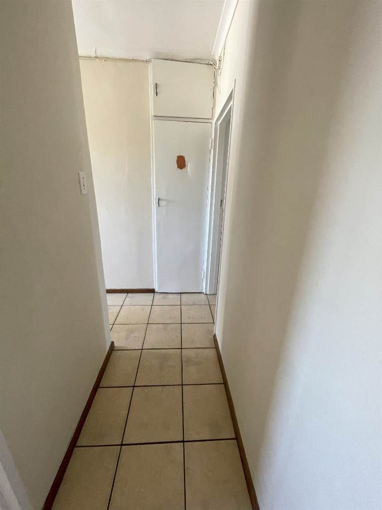 2 Bed Apartment in Paarl photo number 10