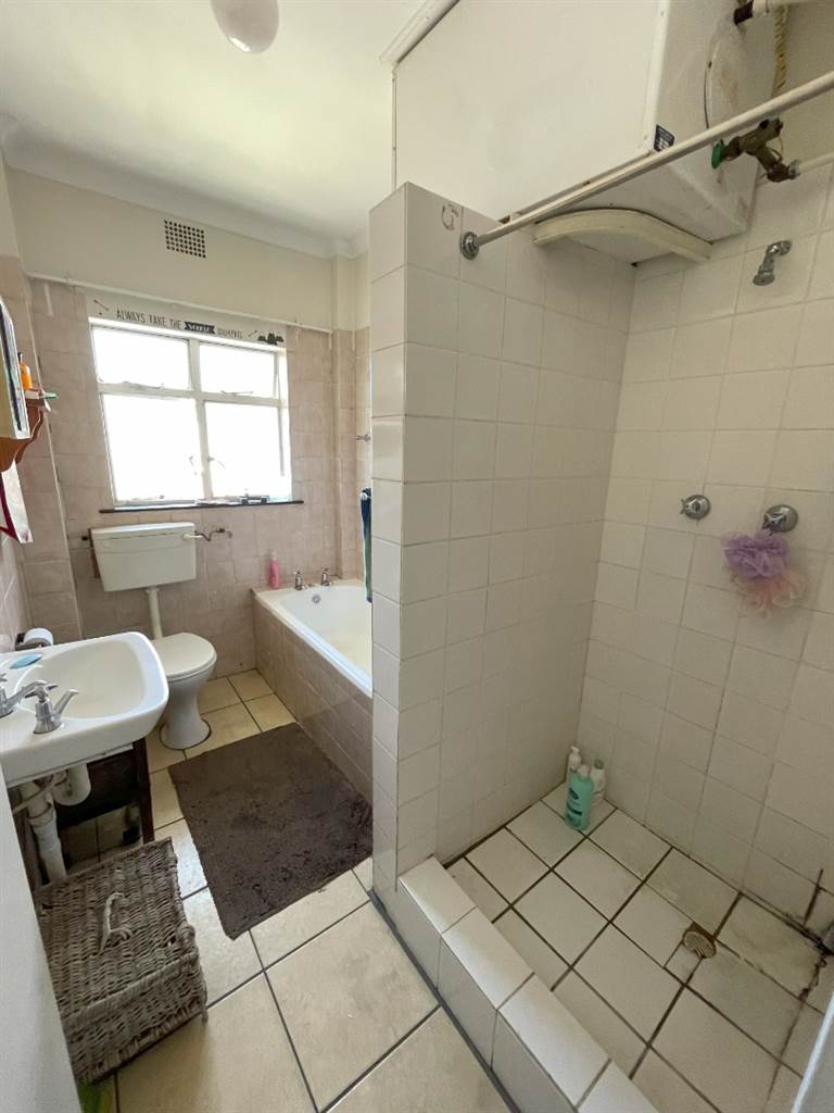 2 Bed Apartment in Paarl photo number 7
