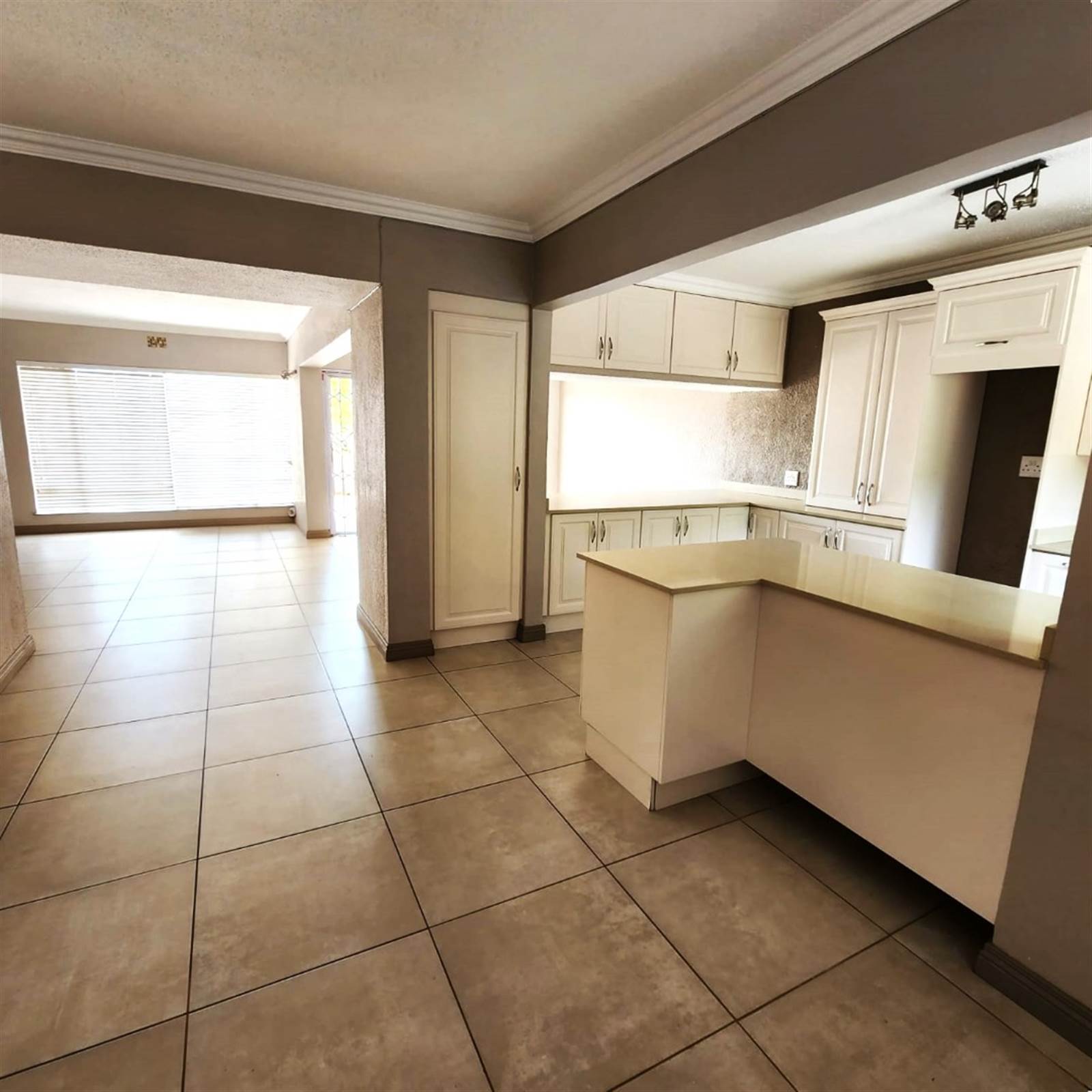 3 Bed Townhouse in Kloofendal photo number 4