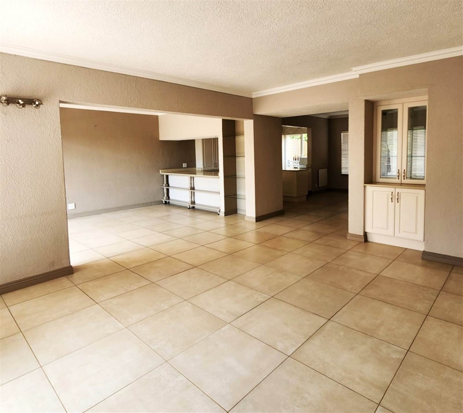 3 Bed Townhouse in Kloofendal photo number 3