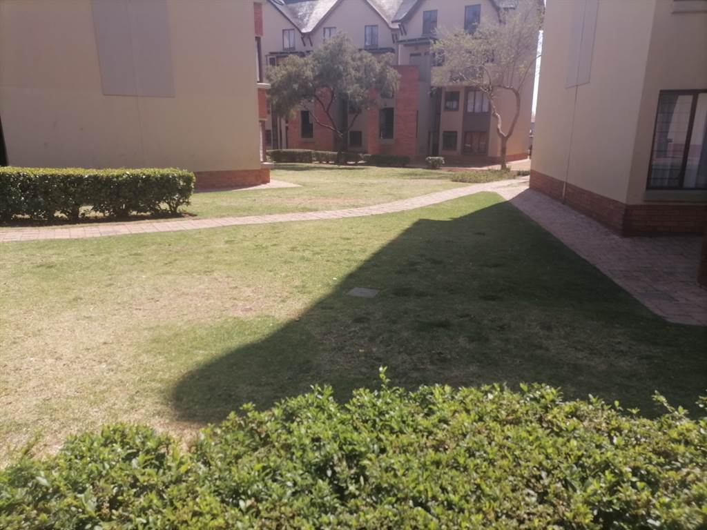 2 Bed Apartment in Zambezi Country Estate photo number 7