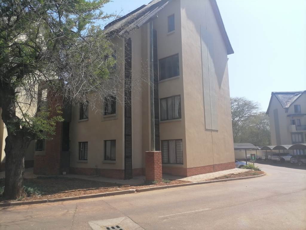 2 Bed Apartment in Zambezi Country Estate photo number 5
