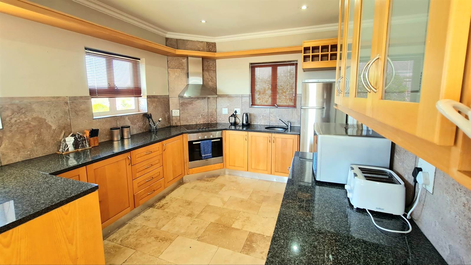 4 Bed House in Pezula Golf Estate photo number 5