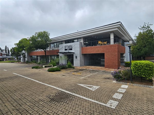 154  m² Commercial space