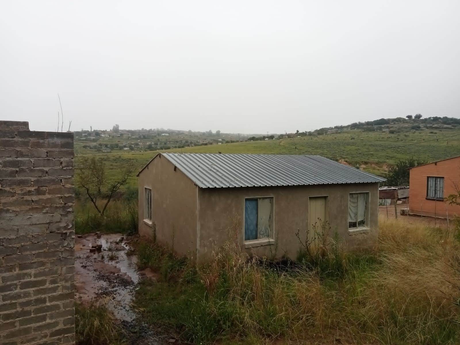 2 Bed House in Clarens photo number 3
