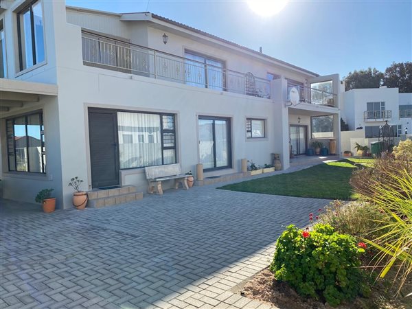 6 Bed House in St Helena Views