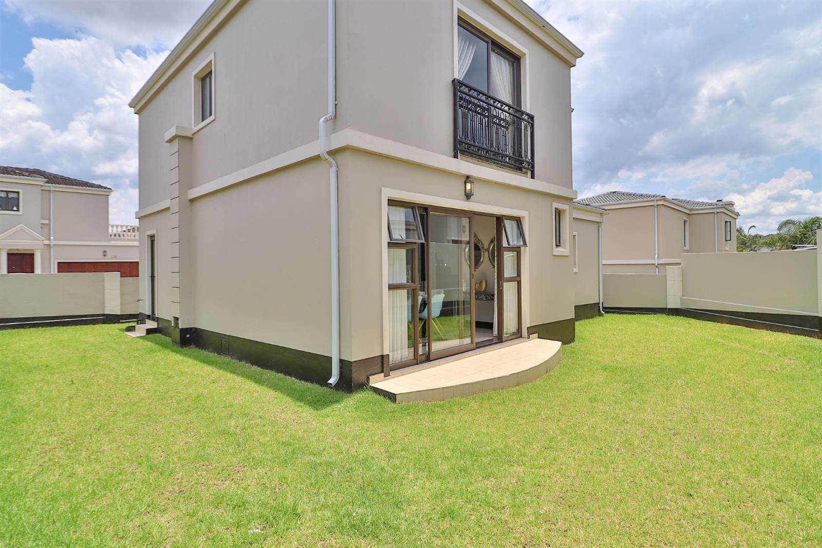 3 Bed House in Fourways photo number 4