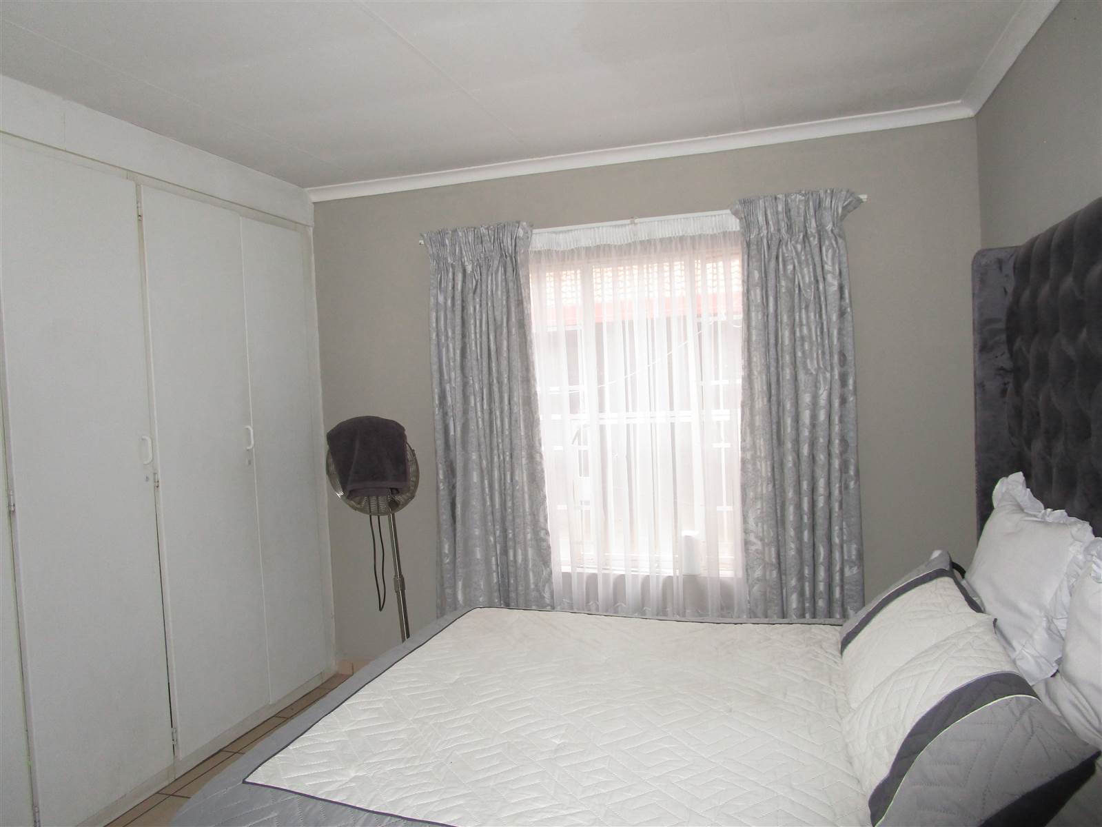 3 Bed Simplex in Sinoville photo number 16