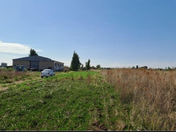 6.8 ha Farm in Roodewal and surrounds