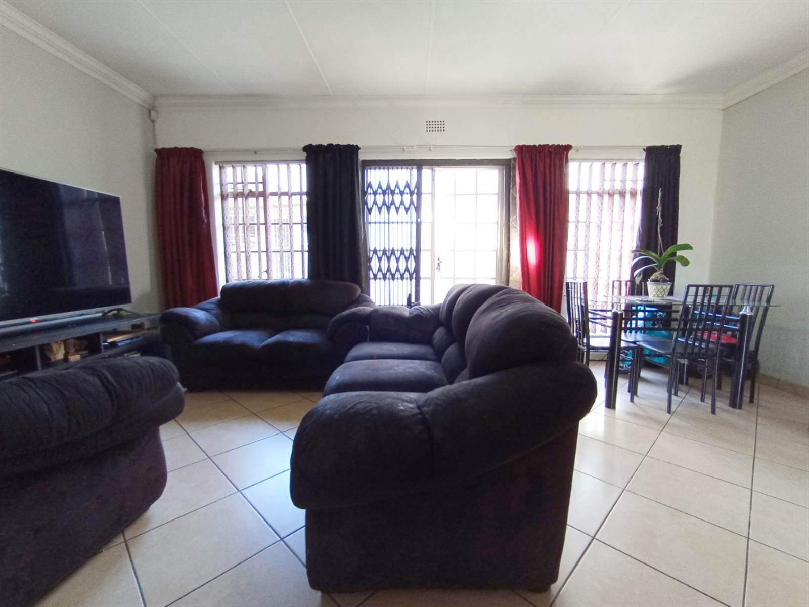 3 Bed Townhouse in Boksburg West photo number 2