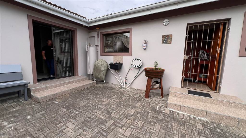 2 Bed House in Humansdorp photo number 1