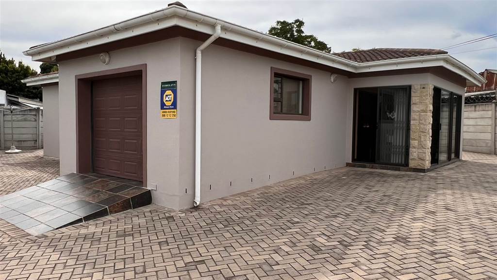 2 Bed House in Humansdorp photo number 15