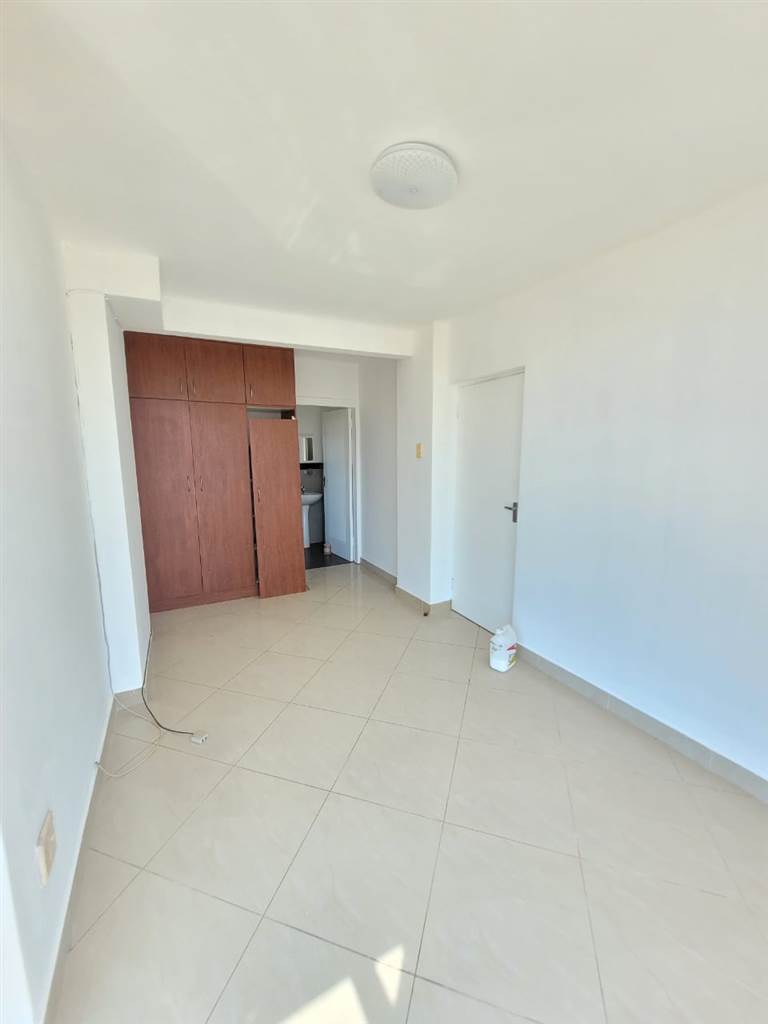 3 Bed Apartment in Overport photo number 10