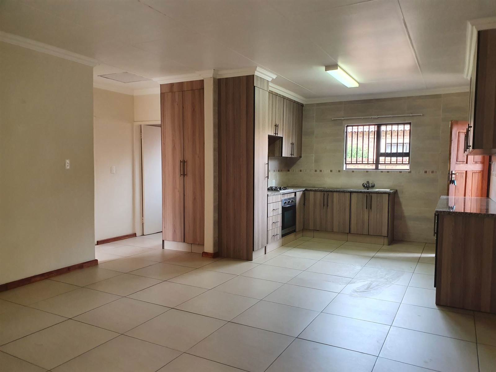 2 Bed Townhouse in Riversdale photo number 5
