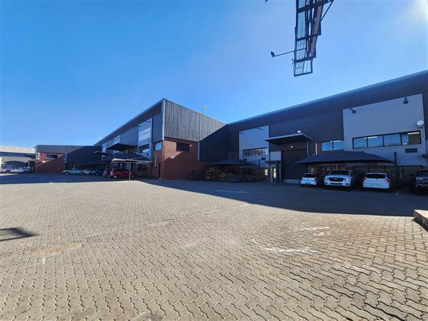 590  m² Industrial space