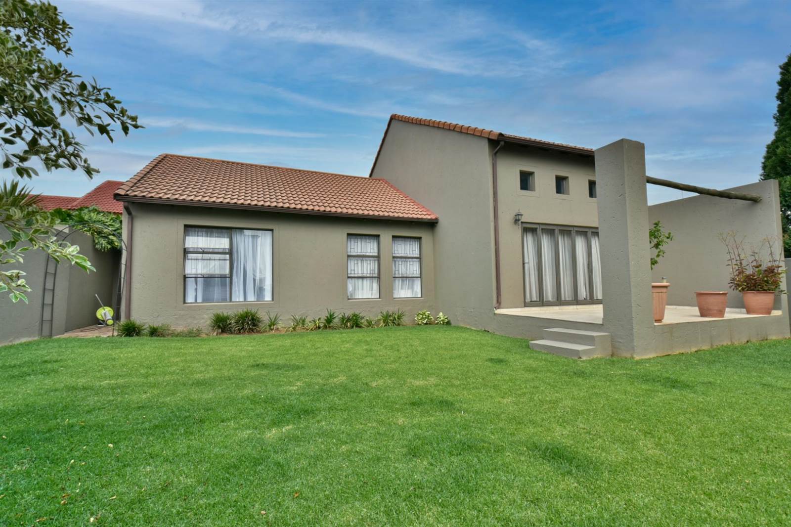 4 Bed Townhouse in Randpark Ridge photo number 1