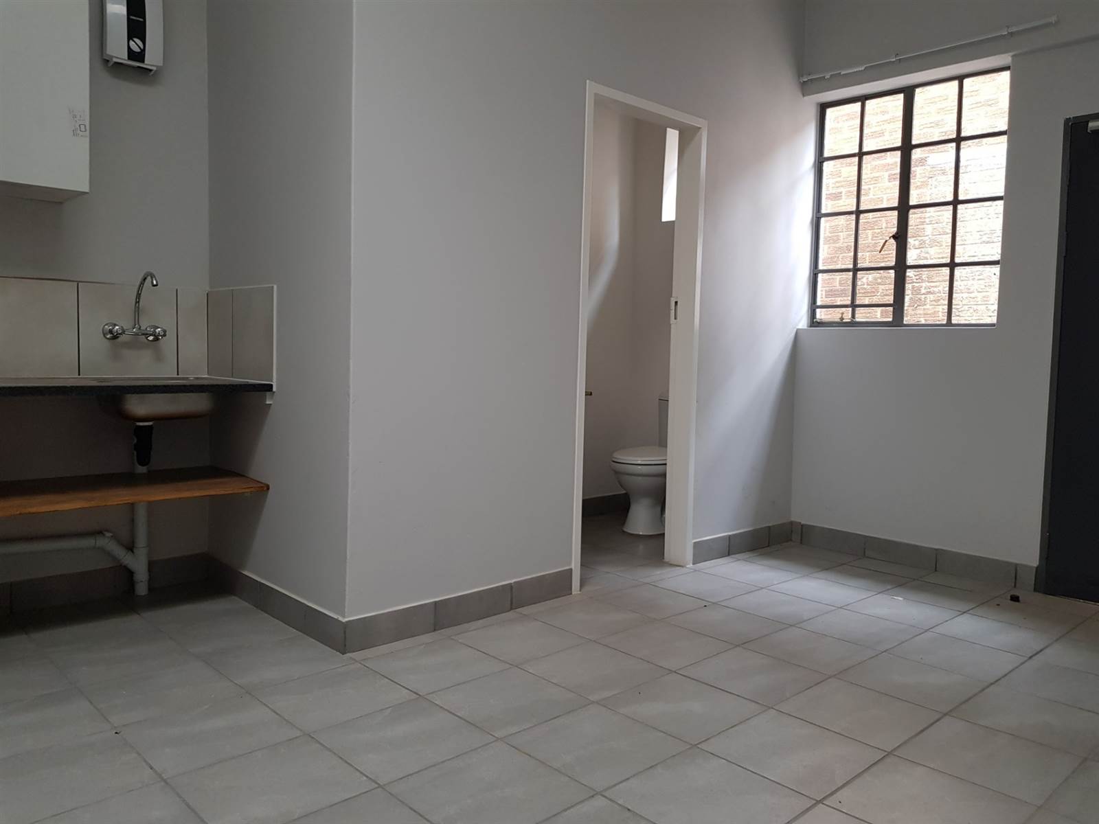1 Bed Apartment in Boksburg Central photo number 10