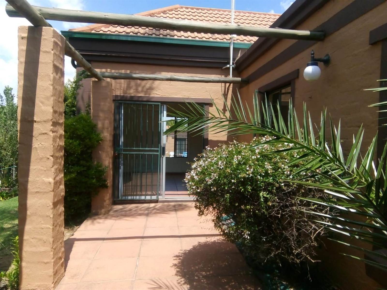 3 Bed Townhouse in Sundowner photo number 15