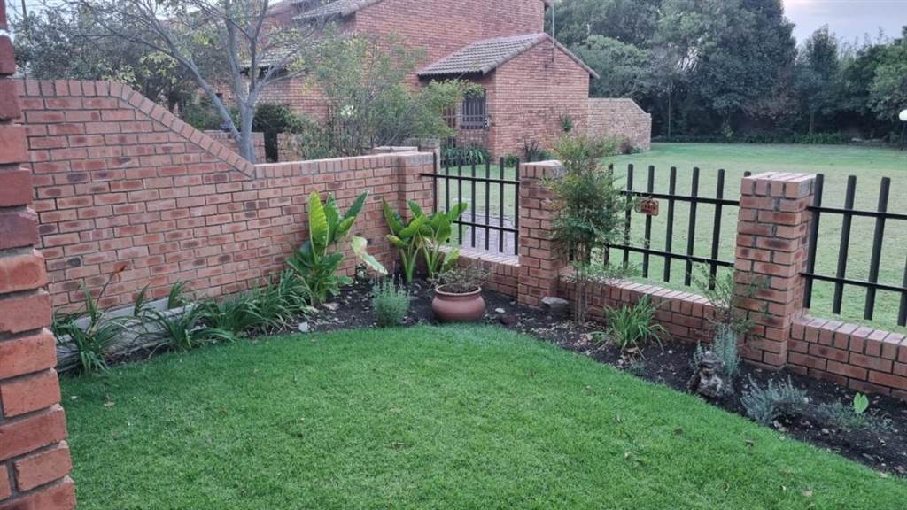 2 Bed Flat in Secunda photo number 17