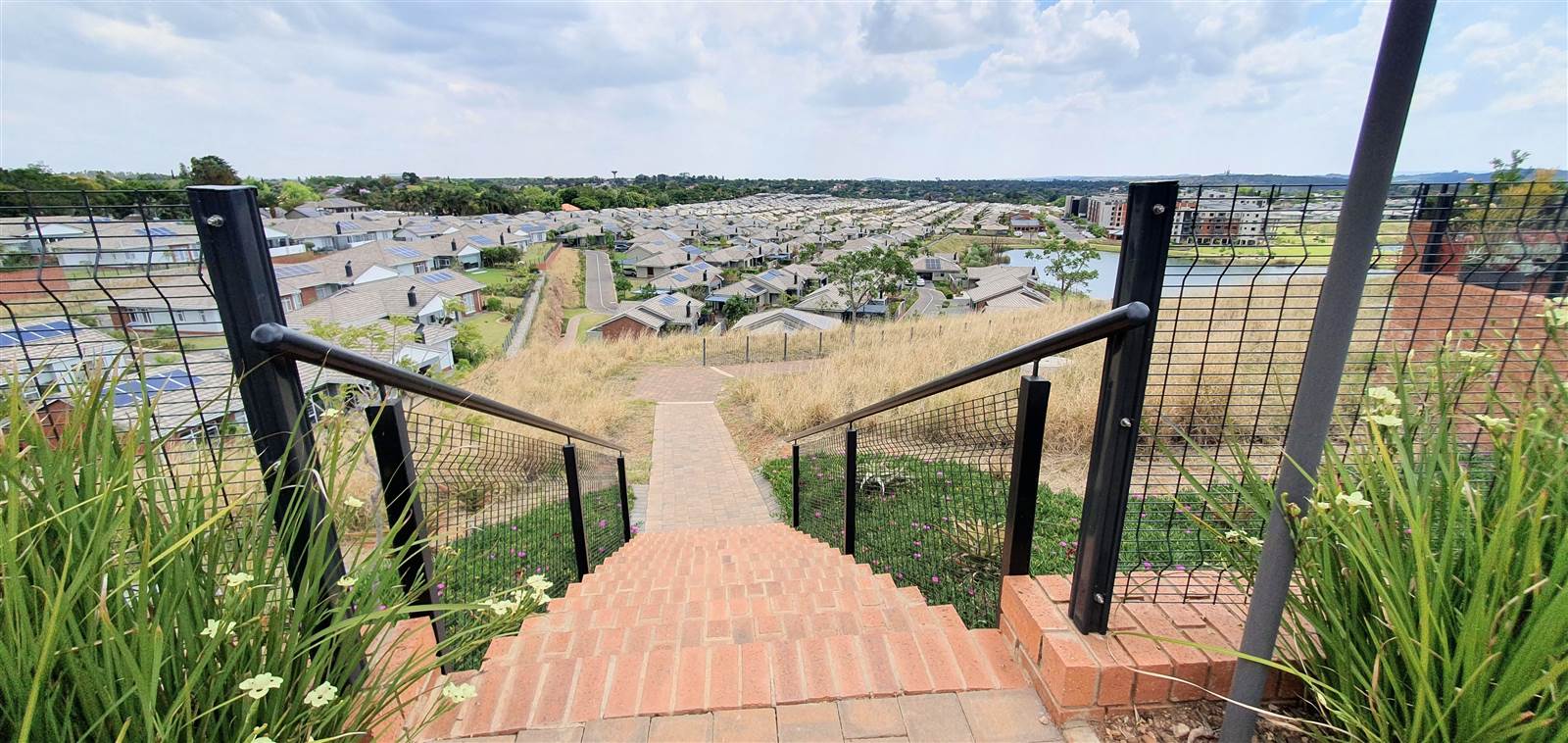 2 Bed Apartment in Waterkloof photo number 21