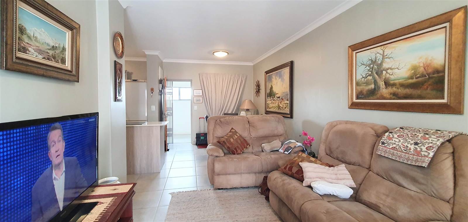 2 Bed Apartment in Waterkloof photo number 1
