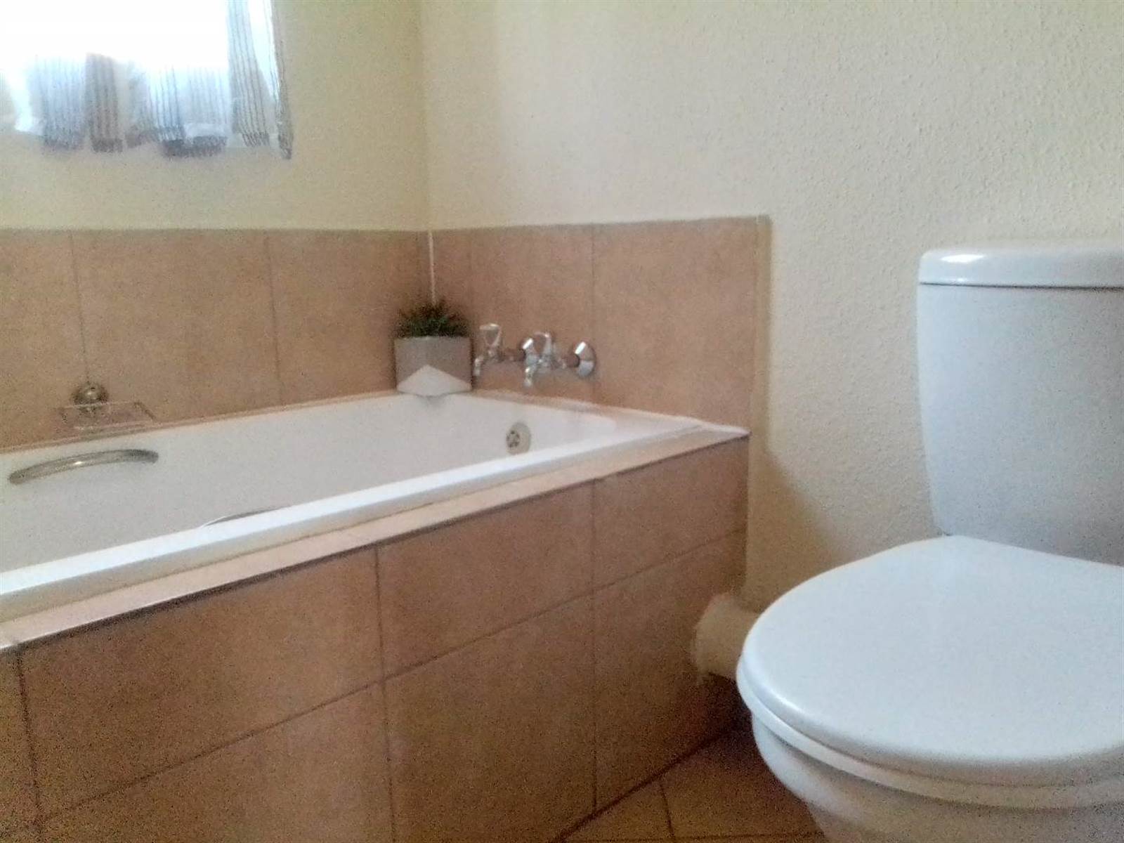 2 Bed Apartment in Olievenhoutbosch photo number 18