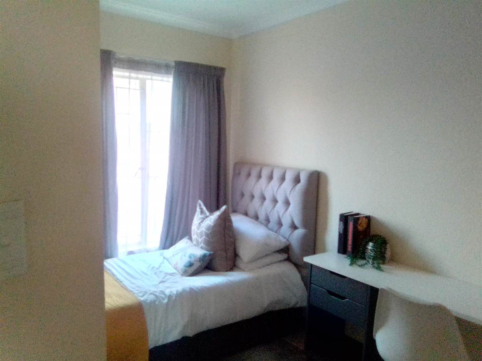2 Bed Apartment in Olievenhoutbosch photo number 12