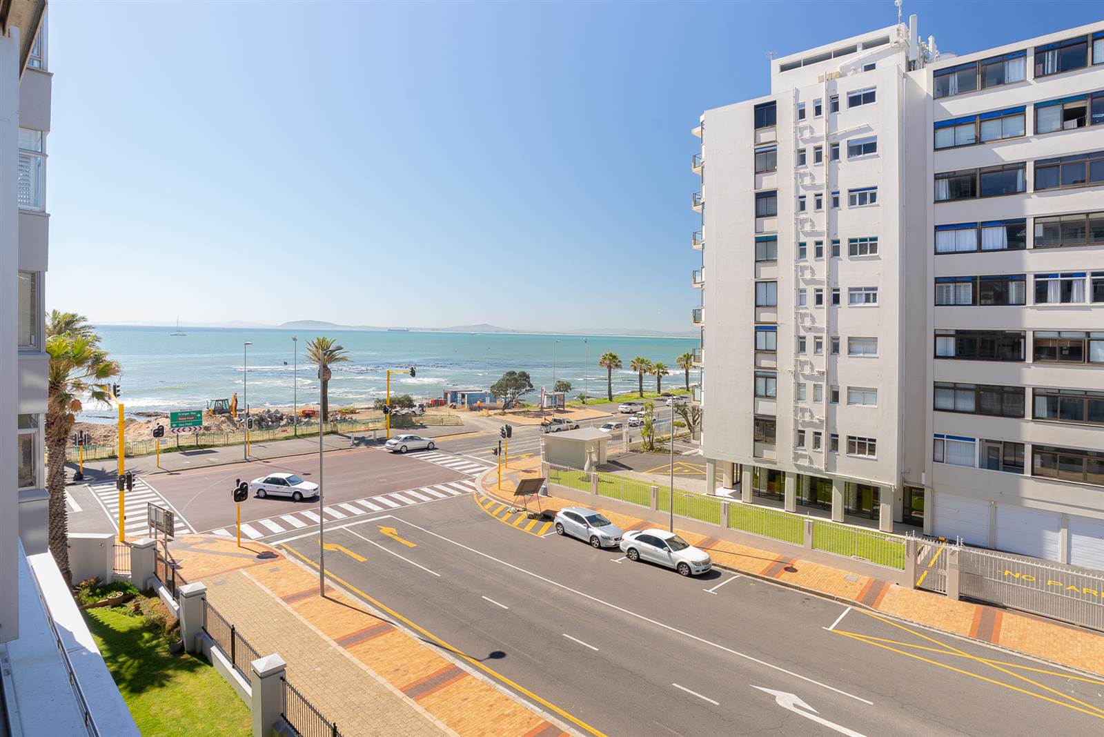 1 Bed Apartment in Mouille Point photo number 1