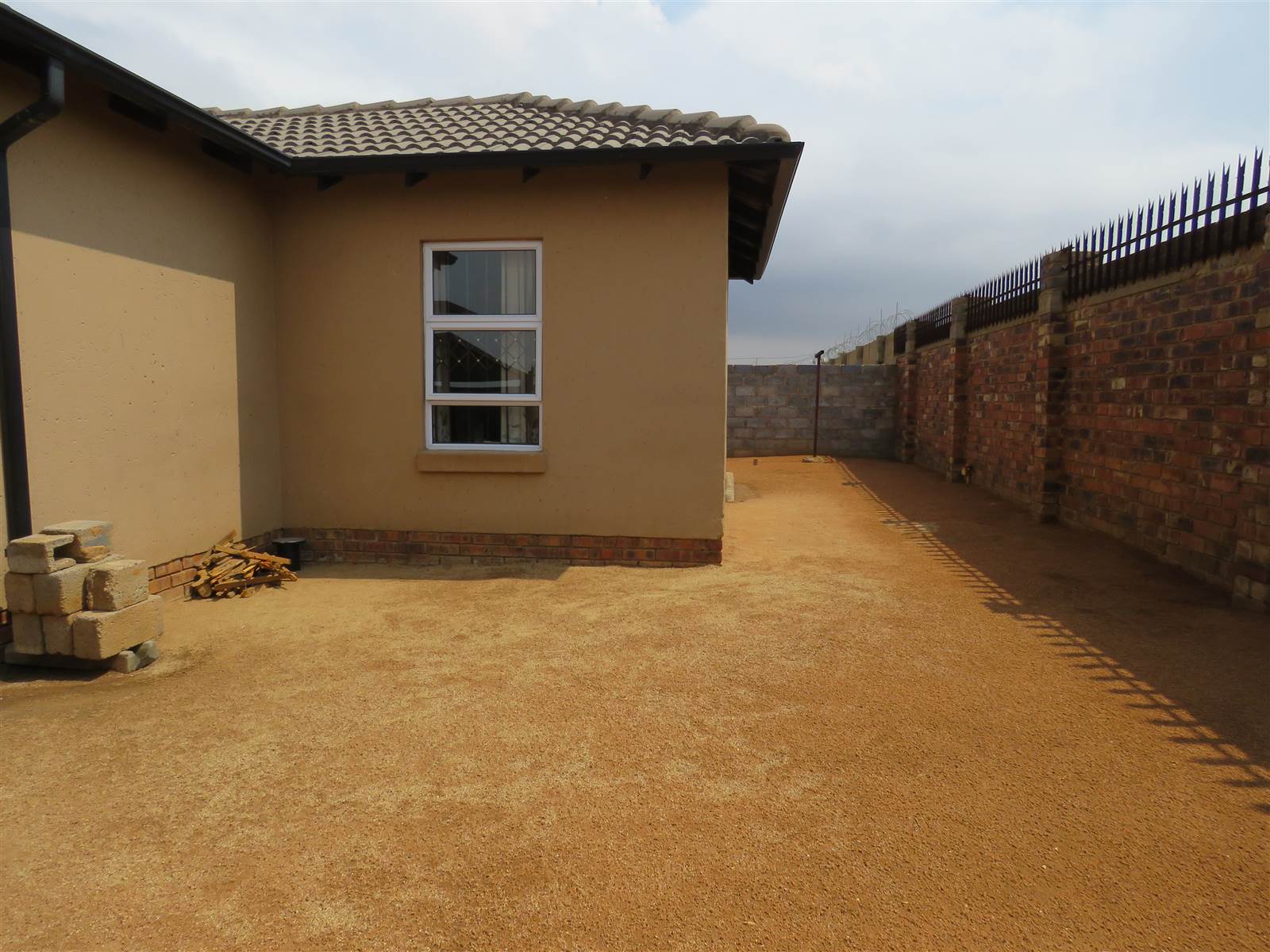 3 Bed House in Azaadville Gardens photo number 3