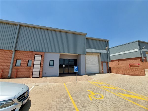 676  m² Industrial space