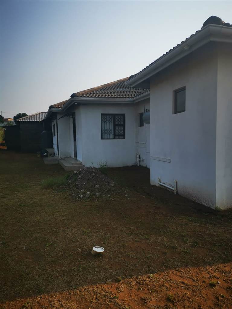 4 Bed House in Umgababa photo number 3