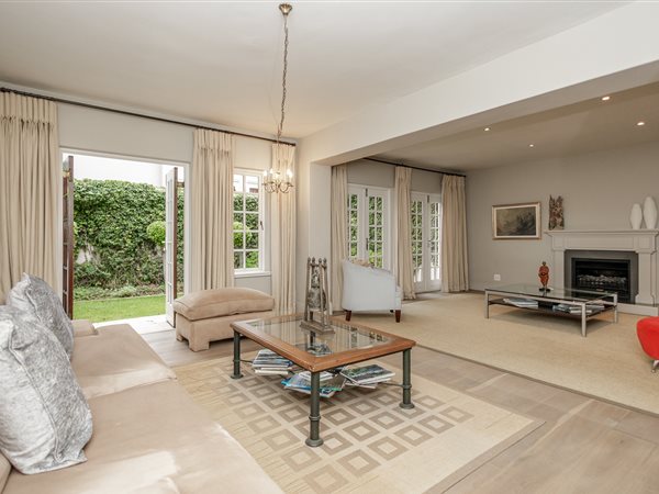 3 Bed Apartment in Hyde Park