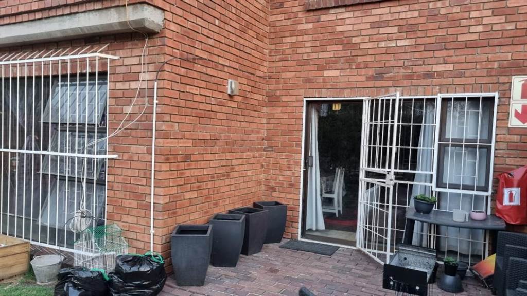 2 Bed Flat in Secunda photo number 15