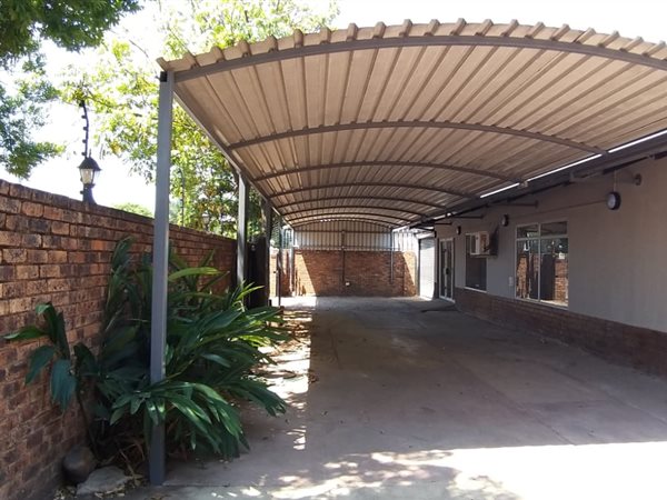 560  m² Commercial space