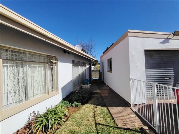 3 Bedroom Townhouse 3 Bedroom Townhouse