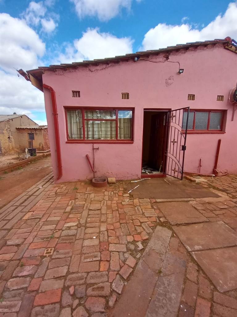 3 Bed House in Ga-rankuwa photo number 2