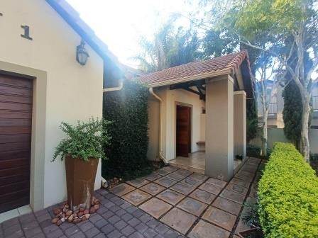 4 Bed House in Olievenhoutbos photo number 5