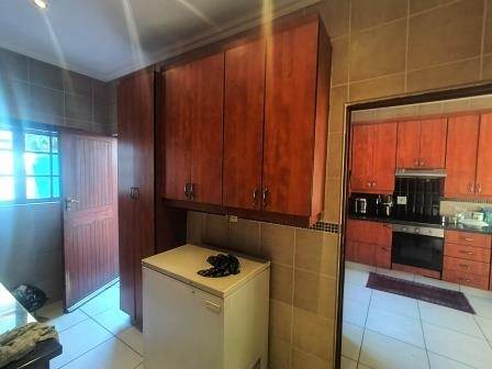 4 Bed House in Olievenhoutbos photo number 8
