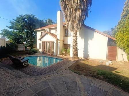 4 Bed House in Olievenhoutbos photo number 2