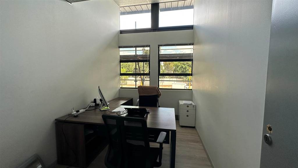 170  m² Commercial space in Doringkloof photo number 14