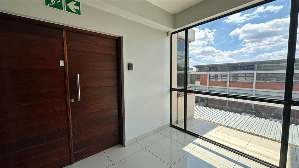 170  m² Commercial space in Doringkloof photo number 9